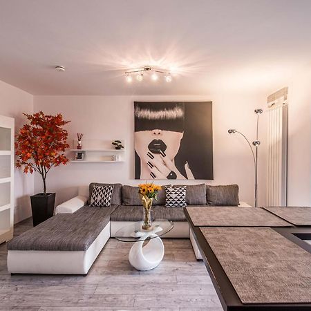2-Room Penthouse Plaza Residence P1 Bucarest Esterno foto