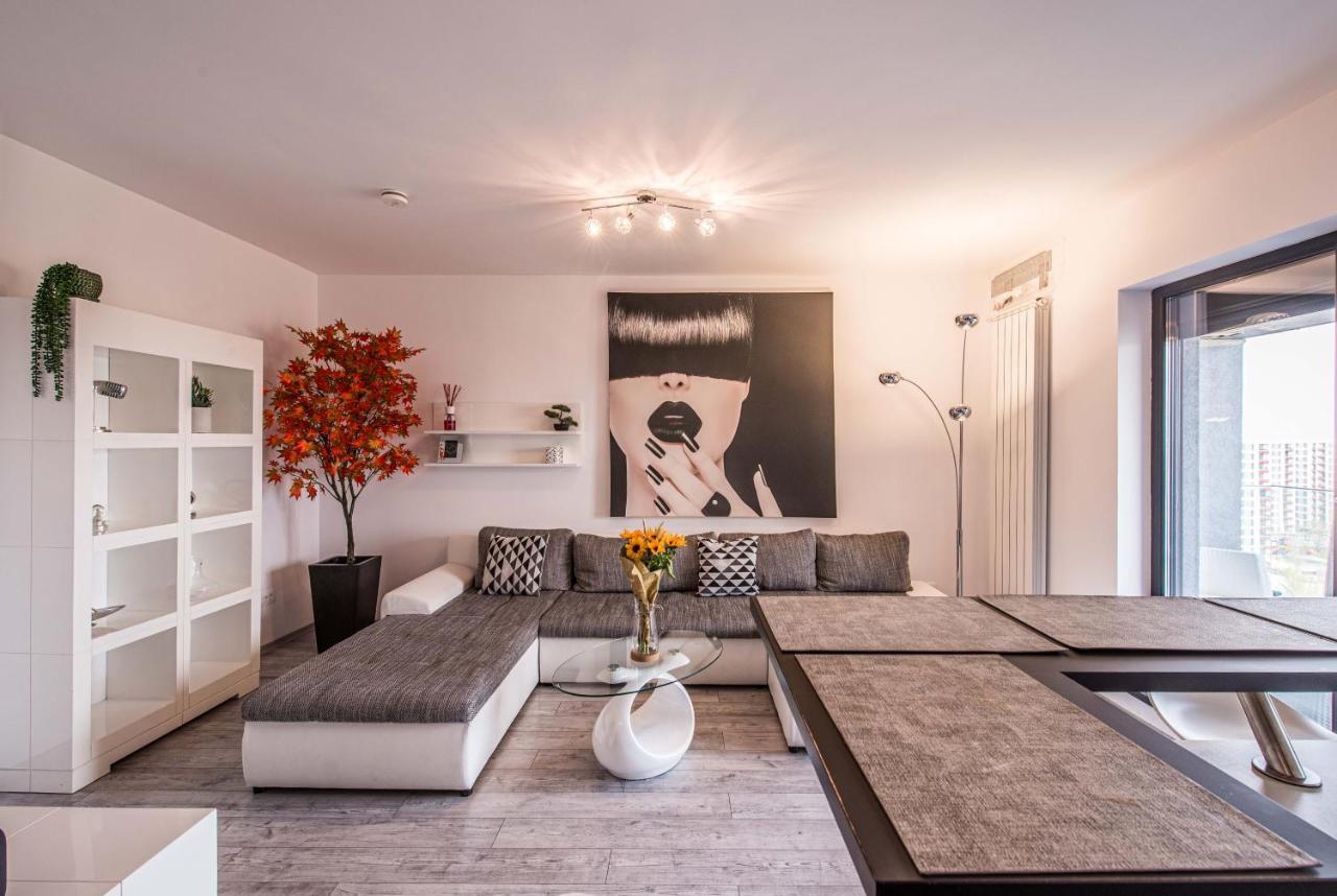 2-Room Penthouse Plaza Residence P1 Bucarest Esterno foto