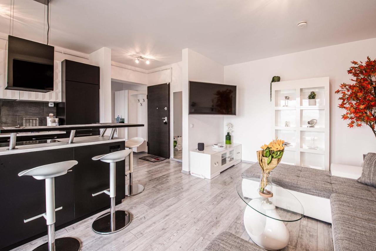 2-Room Penthouse Plaza Residence P1 Bucarest Esterno foto